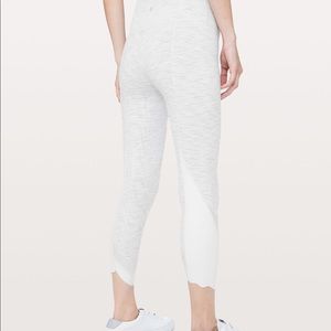 Lululemon HR scalloped crops